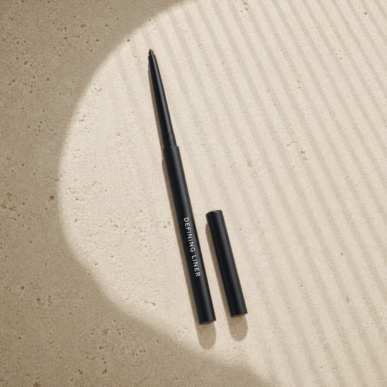 Defining Liner Dark Brown